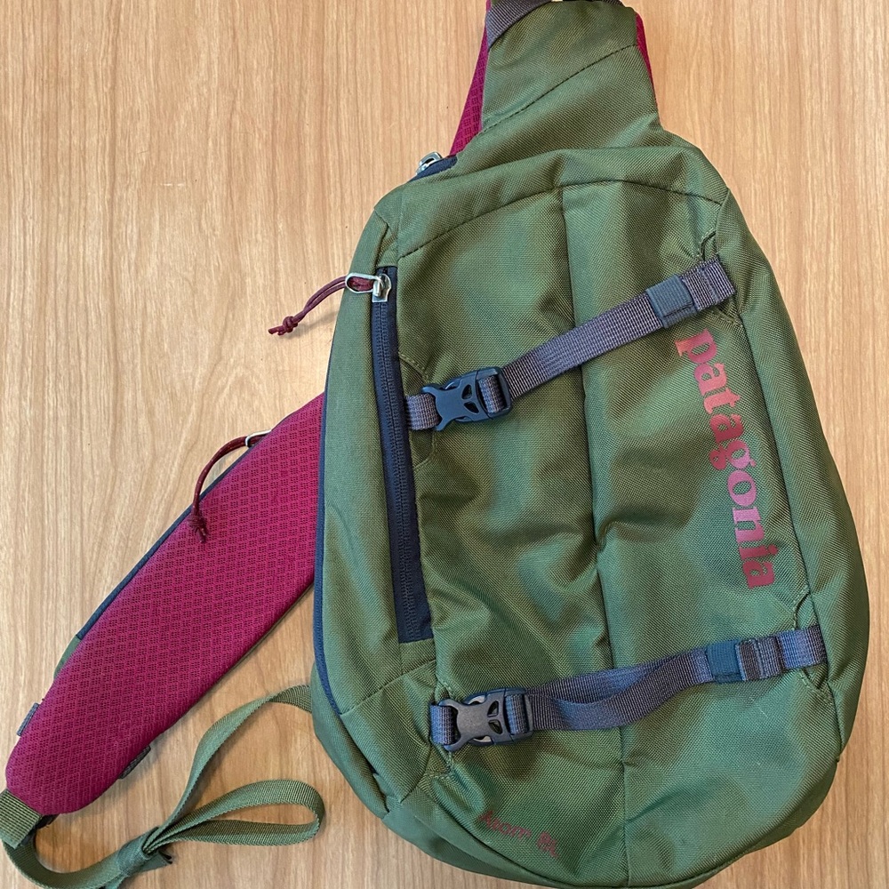 Patagonia Atom 8L sling bag